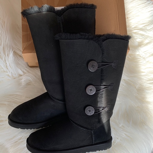☃️UGG BAILEY BUTTON TRIPLET BOOTS☃️ - Picture 3 of 9